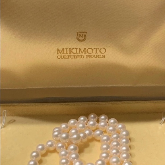 Mikimoto Jewelry - Classic 18K Gold clasp gorgeous Mikimoto Pearls